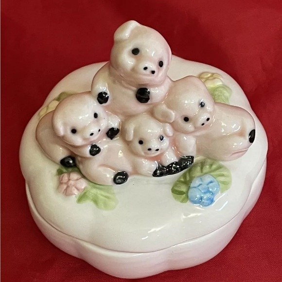 Adorable Pink Pig & Piglets Porcelain
Trinket Box - Vintage Cute! - Picture 2 of 10